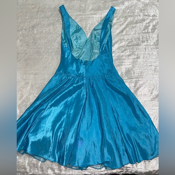 Blue Backless Dress with Pockets - Picture 4 of 9